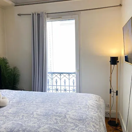 2 Pieces Spacieux Bien Decore A Apartment Paris